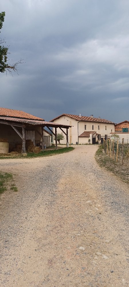 Aire camping-car  Saint-Georges-de-Baroille (42510) - Photo 4